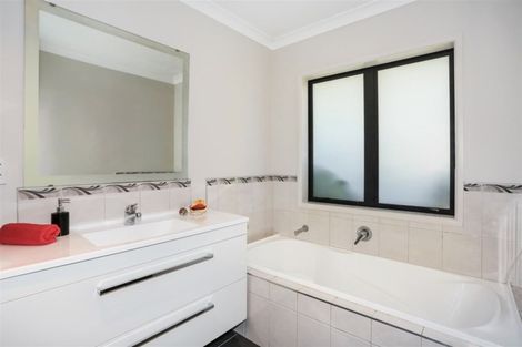 Photo of property in 24 Seagrove Road, Waiau Pa, Pukekohe, 2679