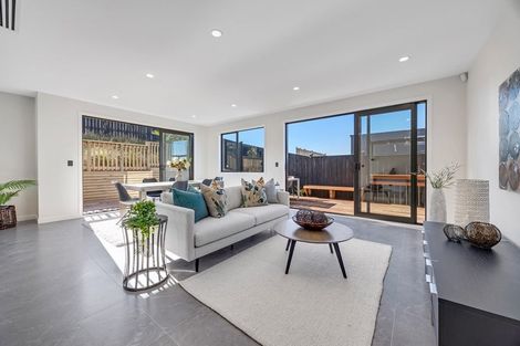 Photo of property in 8 Koheru Place, Long Bay, Auckland, 0630