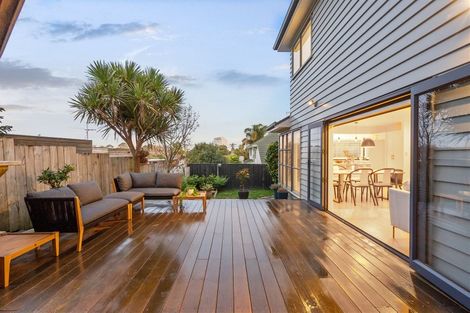 Photo of property in 2/11 Nile Road, Milford, Auckland, 0620