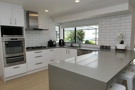 Photo of property in 5 Sovereign Way, Paraparaumu, 5032