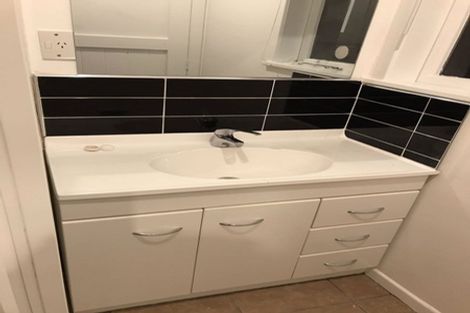 Photo of property in 37 Kenmore Street, Newlands, Wellington, 6037