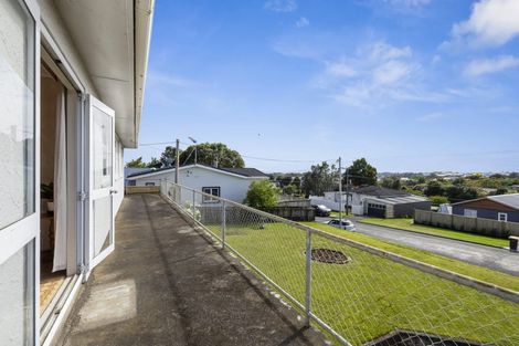 Photo of property in 10 Alberta Road, Glen Avon, New Plymouth, 4312