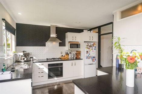 Photo of property in 6 Pukatea Place, Milson, Palmerston North, 4414