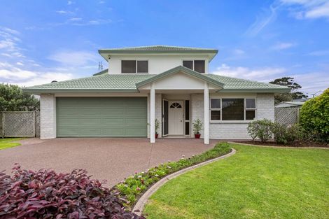 Photo of property in 6 Settlers Grove, Orewa, 0931