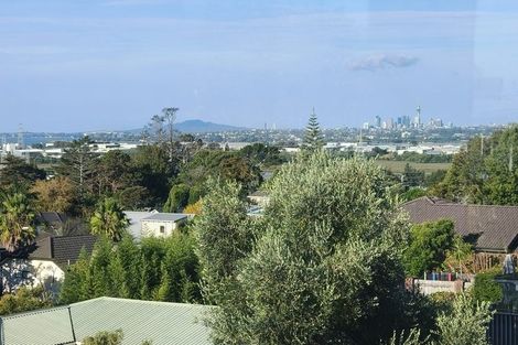 Photo of property in 14 Kokiri Street, Te Atatu South, Auckland, 0610