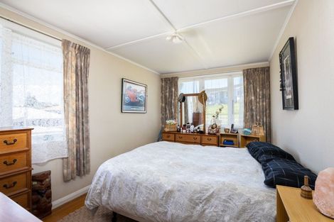 Photo of property in 33 Banks Street, Marfell, New Plymouth, 4310
