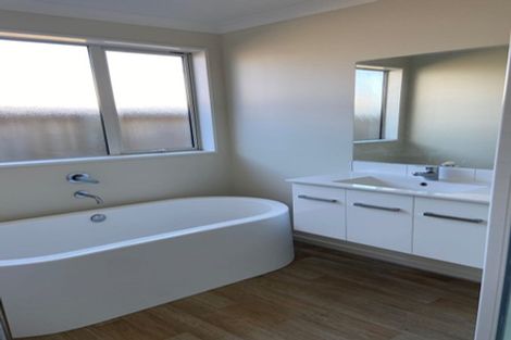 Photo of property in 15 Pounamu Place, Pegasus, 7612