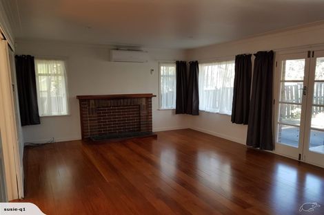 Photo of property in 176 Beach Haven Road, Beach Haven, Auckland, 0626