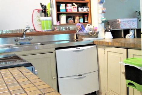 Photo of property in 126 Pinehaven Road, Pinehaven, Upper Hutt, 5019