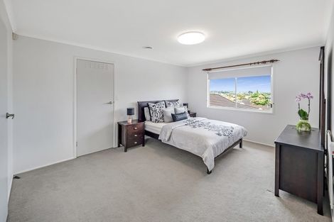 Photo of property in 129 Botany Road, Botany Downs, Auckland, 2010