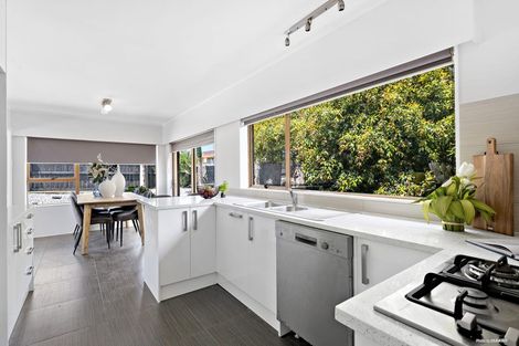 Photo of property in 71 Prince Regent Drive, Half Moon Bay, Auckland, 2012