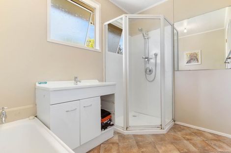 Photo of property in 24 Leaver Place, Weymouth, Auckland, 2103