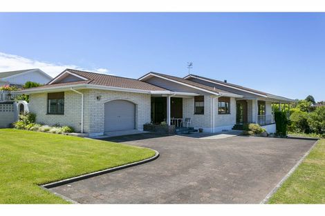 Photo of property in 62 Harvey Street, Waipahihi, Taupo, 3330
