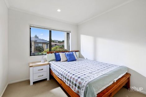 Photo of property in 6g Clearwater Cove, West Harbour, Auckland, 0618