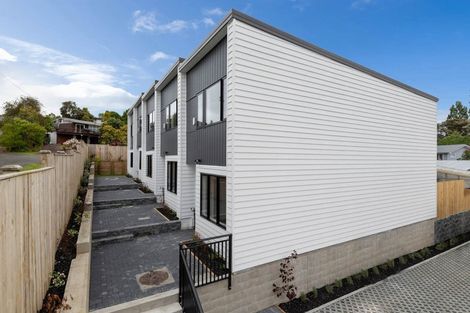 Photo of property in 5/94 Godley Road, Green Bay, Auckland, 0604