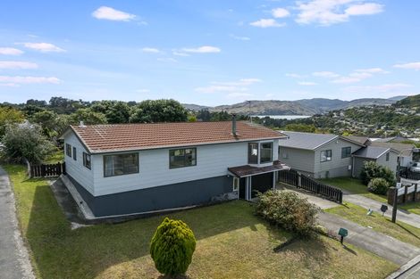 Photo of property in 16 Parkinson Close, Whitby, Porirua, 5024