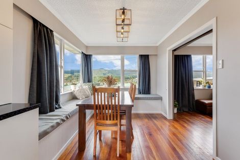 Photo of property in 39 Saint Johns Terrace, Tawa, Wellington, 5028