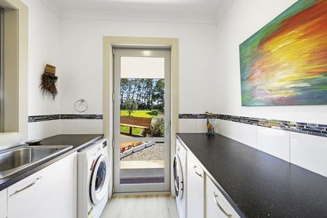 Photo of property in 32 Arthur Road, Paraite, New Plymouth, 4373