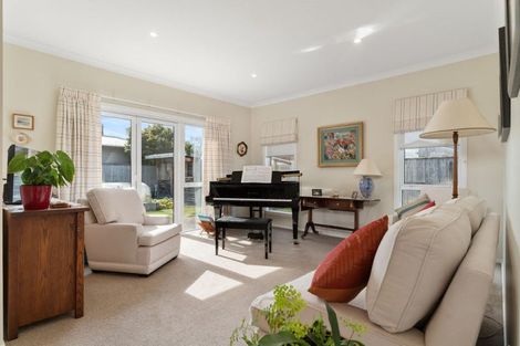 Photo of property in 2 Dixon Street, Carterton, 5713