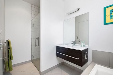 Photo of property in 16 Urquhart Place, Wanaka, 9305