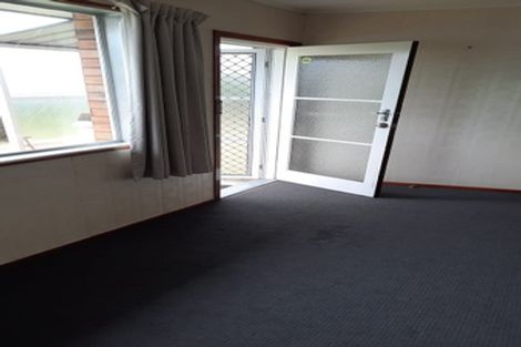 Photo of property in 2/200 Edmonton Road, Te Atatu South, Auckland, 0610
