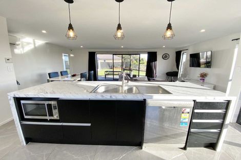 Photo of property in 28 Pistacia Place, Hornby, Christchurch, 8025