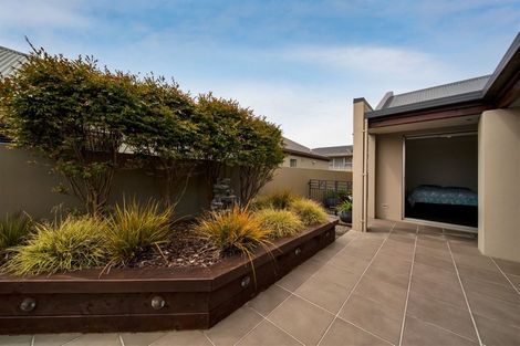 Photo of property in 15 Mangorei Road, Strandon, New Plymouth, 4312