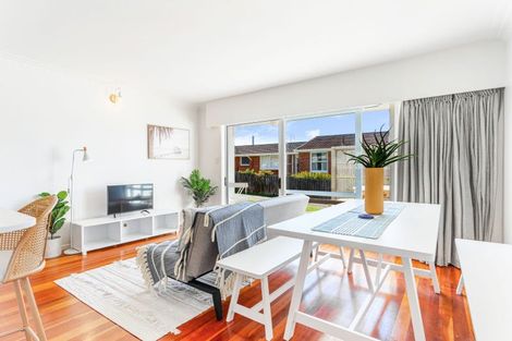 Photo of property in 2/7 Onepoto Road, Hauraki, Auckland, 0622