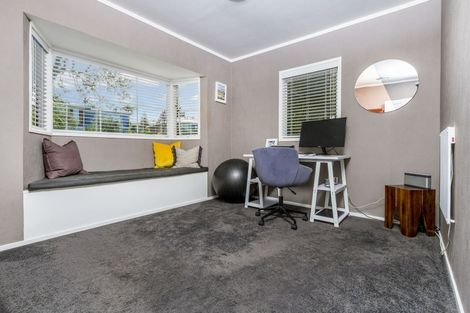 Photo of property in 15 Welland Place, Hillcrest, Auckland, 0627
