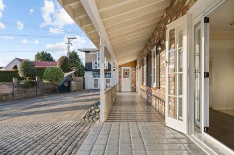 Photo of property in 2 Queensway, Three Kings, Auckland, 1024