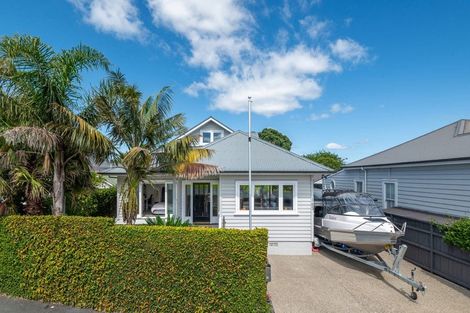 Photo of property in 165 Vauxhall Road, Narrow Neck, Auckland, 0624