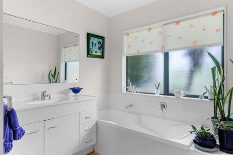 Photo of property in 91 Whaka Street, Maungaturoto, 0520