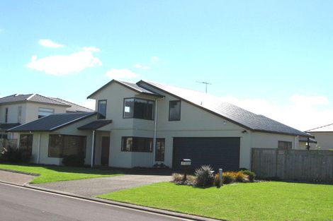 Photo of property in 8 Longbush Road, Te Atatu Peninsula, Auckland, 0610