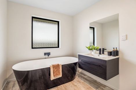 Photo of property in 160 Faringdon Boulevard, Rolleston, 7615