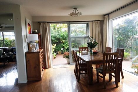 Photo of property in 77 Fairview Avenue, Fairview Heights, Auckland, 0632