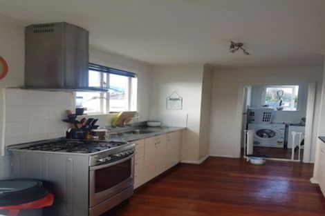 Photo of property in 48 Omata Road, Marfell, New Plymouth, 4310