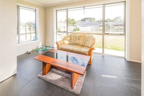 Photo of property in 5 Lithgow Drive, Otamatea, Whanganui, 4500