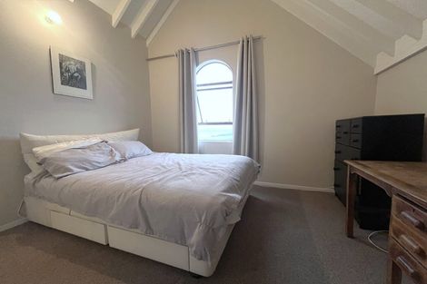 Photo of property in 7b Ladbrooke Drive, Newlands, Wellington, 6037