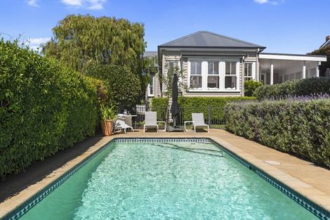 Photo of property in 77 Hinemoa Street, Birkenhead, Auckland, 0626