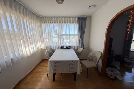 Photo of property in 12 Verena Place, Green Bay, Auckland, 0604