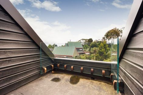 Photo of property in 11 Hillgrove Place, Fitzherbert, Palmerston North, 4410