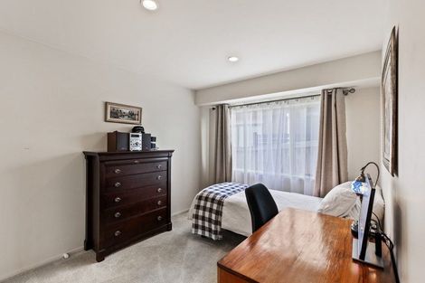 Photo of property in 8 Toledo Avenue, Henderson, Auckland, 0612