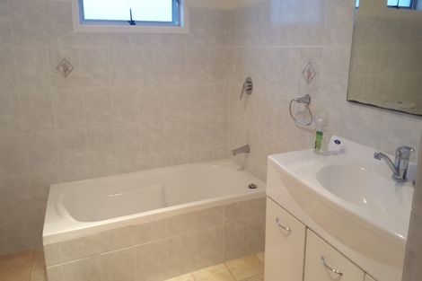 Photo of property in 144 Waimumu Road, Massey, Auckland, 0614