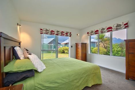 Photo of property in 8 Invincible Drive, Glenorchy, 9372