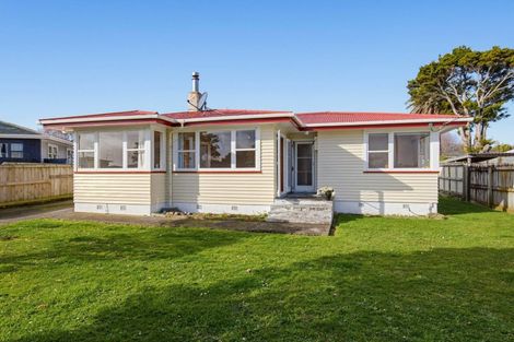 Photo of property in 14 Dittmer Street, Otaki, 5512