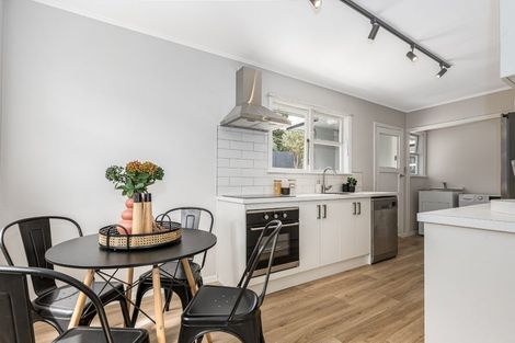 Photo of property in 40 Cornwall Crescent, Cannons Creek, Porirua, 5024