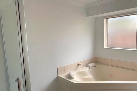 Photo of property in 11 Ayrshire Drive, Grandview Heights, Hamilton, 3200