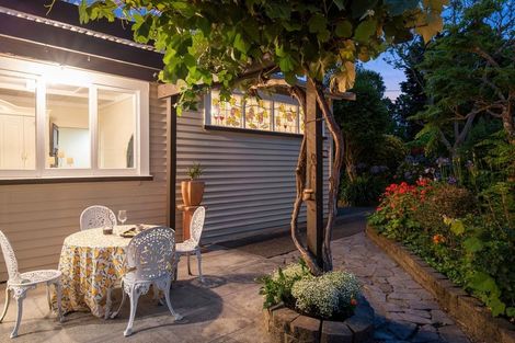 Photo of property in 723 Waitakere Road, Kumeu, 0891