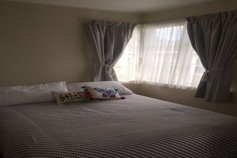 Photo of property in 1/18 Roberts Road, Glenfield, Auckland, 0629