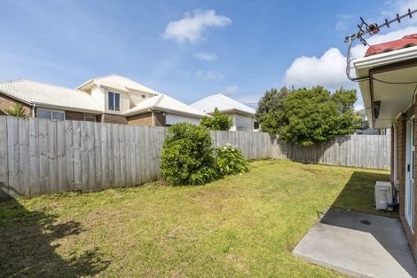 Photo of property in 2/5 Newington Road, Henderson, Auckland, 0612